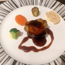 ザ ストリングス 表参道の画像｜試食会のフォアグラのっているステーキです。