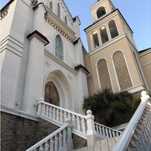 ステラ・デル・アンジェロ（Stella dell&#39;Angelo）の画像｜教会を出ての石階段です、ここでフラワーシャワーなどをするようです。