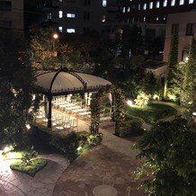 ソンブルイユの画像｜夜のガーデン挙式