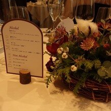 ソンブルイユ～幸せを味わうレストラン～の写真｜テーブル装花