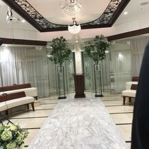 小さな結婚式　神戸モザイク店の画像｜バージンロードも距離があります。