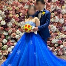 小さな結婚式　神戸モザイク店の写真｜披露宴会場
壁一面のお花壁
写真映え間違いなし