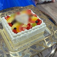 小さな結婚式　神戸モザイク店の写真｜ウエディングケーキ
果物アレルギーがある弟の為に、大丈夫な果物だけで作ってくださってます。