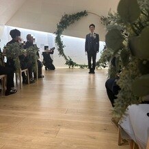 MIRAIE Wedding（ミライエ ウエディング）の画像｜木製のバージンロード