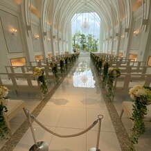 ララシャンスＯＫＡＺＡＫＩ迎賓館の画像｜天井が高く、バージンロードは22メートル(夫婦にかけて)あります。とても綺麗でした。