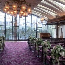ザ・コンダーハウス（ＴＨＥ ＣＯＮＤＥＲ ＨＯＵＳＥ）の画像｜ステンドガラスが綺麗な挙式会場