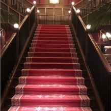 ザ・コンダーハウス（ＴＨＥ ＣＯＮＤＥＲ ＨＯＵＳＥ）の画像｜式場入ってすぐの階段