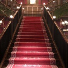 ザ・コンダーハウス（ＴＨＥ ＣＯＮＤＥＲ ＨＯＵＳＥ）の画像｜式場入ってすぐの階段(前撮りなどここでできる)