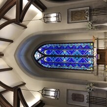 エルカミーノリアル大聖堂の写真｜チャペルのステンドグラス