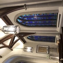 エルカミーノリアル大聖堂の写真｜チャペルのステンドグラス