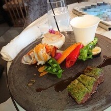 THE LANDMARK SQUARE OSAKA（ザ ランドマークスクエア オオサカ）の画像｜試食のお料理。フルコースをワンプレートに仕立ててあります。