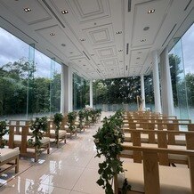 キャッスルガーデン ＯＳＡＫＡの画像｜温かみのある、雲の上のようなチャペル