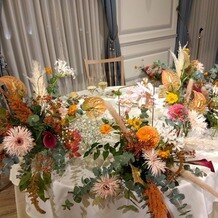 Ａｎｎｉｖｅｒｓａｒｙ．　Ａｎ　ＥＢＩＳＵ（アニバーサリー　アン　恵比寿）の画像｜メインテーブル装花