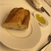 リストランテ　カノビアーノ　（ホテル雅叙園東京）の写真｜パンです。オリーブオイルにつけるとすごくおいしかったです。
