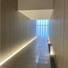 ＧＩＦＵ　ＭＯＮＯＬＩＴＨ（岐阜モノリス）の画像｜披露宴会場へ向かう道