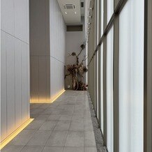 ＧＩＦＵ　ＭＯＮＯＬＩＴＨ（岐阜モノリス）の写真｜光の回廊