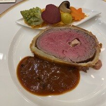 東京會舘の写真｜メインのフィレ肉です
会場の中で切って提供してくだしました