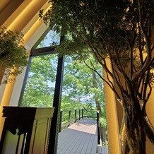 ルグラン軽井沢ホテル＆リゾートの画像｜自然光が差し込む挙式会場