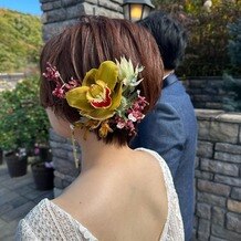ルグラン軽井沢ホテル＆リゾートの写真｜ブーケと同じ造花でヘアアクセサリーを作ってもらった