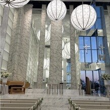 ノートルダム大阪ＯＮＥの写真｜圧倒的天井の高さで、横の壁がキラキラしているのも素敵でした