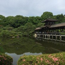 平安神宮会館の画像｜神苑で記念写真を撮る場所