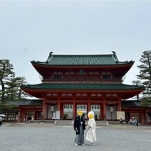 平安神宮会館の画像｜結婚式後の撮影の様子です。