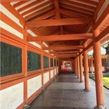 平安神宮会館の画像｜平安神宮らしい朱塗り