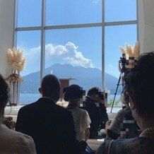 THE BAYSUITE SAKURAJIMA TERRACE（ザ・ベイスイート 桜島テラス）の画像｜大きな窓から桜島が見えます。