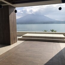 THE BAYSUITE SAKURAJIMA TERRACE（ザ・ベイスイート 桜島テラス）の画像｜アフターセレモニーなどする会場。桜島がここからも綺麗に見えます！