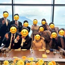 THE BAYSUITE SAKURAJIMA TERRACE（ザ・ベイスイート 桜島テラス）の写真｜披露宴会場で、ゲストの方ととった写真