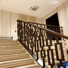 BLEU GRACE OSAKA（ブルーグレース大阪）の画像｜挙式会場前階段