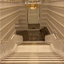 ララシャンス ＫＯＢＥの画像｜フラワーシャワー階段