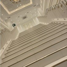 ララシャンス ＫＯＢＥの画像｜下から見た階段です。高齢者はエレベーターで下まで案内して下さるようです。
