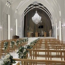 ララシャンス ＫＯＢＥの画像｜大きいシャンデリアが豪華