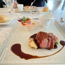 ホテルロイヤルクラシック大阪の画像｜メインは2人とも同じ料理、デザートは2人それぞれ異なるものでした