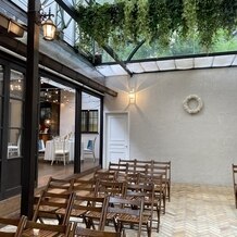 旧石丸邸　ガーデンテラス広尾　（Garden Terrace HIROO residence ISHIMARU）の画像｜チャペルと披露宴が隣接している