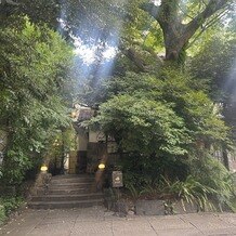 旧石丸邸　ガーデンテラス広尾　（Garden Terrace HIROO residence ISHIMARU）の写真｜旧石丸邸の入り口です。
様々な木で覆われていて、とても素敵でした。