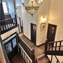 旧石丸邸　ガーデンテラス広尾　（Garden Terrace HIROO residence ISHIMARU）の写真｜廊下、階段