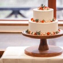 軽井沢教会の写真｜ウェディングケーキは生クリームの塗り方まで指定できます