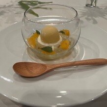 軽井沢教会の写真｜ヨーグルトのブランマンジュとはちみつレモンジュレ オレンジソルベと共に