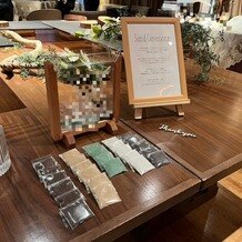 少人数専門会場 Cｏｎｃｅｐｔ １／ｆ （コンセプト・エフブンノイチ）の写真｜ビュッフェを並べるテーブルで、サンドセレモニーを行いました。