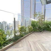 キンプトン新宿東京の画像｜チャペル前にあるベランダのようなスペース