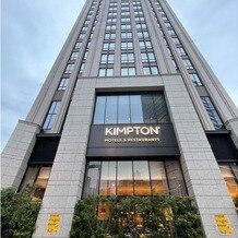 キンプトン新宿東京の画像｜外観です。スタイリッシュなホテルです。