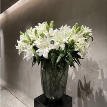 IWAI OMOTESANDOの写真｜新郎新婦がこのお花の前に立つスタイルでした