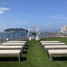 ＨＯＴＥＬ ＡＯ ＫＡＭＡＫＵＲＡ（ホテル 青 鎌倉）の画像｜外の挙式もすてきです