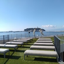 ＨＯＴＥＬ ＡＯ ＫＡＭＡＫＵＲＡ（ホテル 青 鎌倉）の画像｜屋外から江の島を臨む。