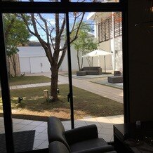 EYOHAKU －ヨハク－の画像｜ガーデンがあり、こちらでフラワーシャワーやスイーツビュッフェができます。