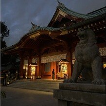 神田明神／明神会館の画像｜夕暮れあとの神殿
提灯に照らされる神殿も素敵でした。