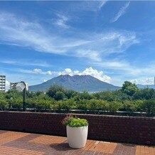 ART HOTEL KAGOSHIMA アートホテル鹿児島の写真｜ブーケトスなどを行うバルコニーからの桜島