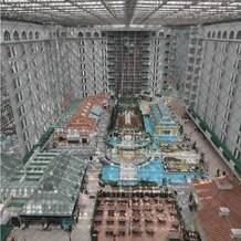グランドニッコー東京ベイ 舞浜の画像｜披露宴会場へ向かうエレベーターから取ったホテル全体の写真です。